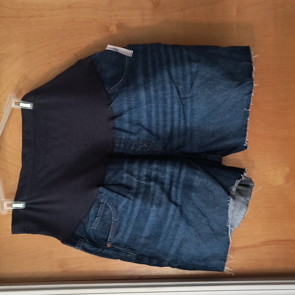 Old Navy Slouchy Straight Maternity Shorts 20